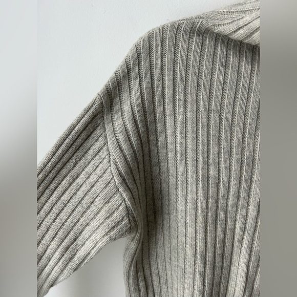 Frank + Oak grey
Wool blend  ribbed cropped oversized sweater - Picture 7 of 12